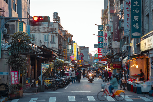 从东方盛会到全球坐标——一枚纪念章背后的产业崛起史